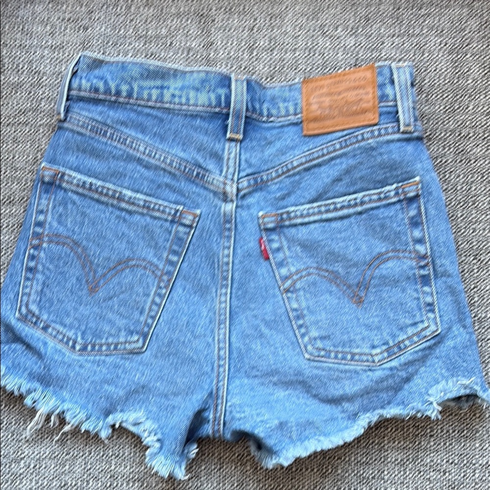 Levi Ribcage Denim Short - Picture 3 of 4